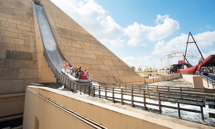 Belantis Wasserbahn aus der Pyramide