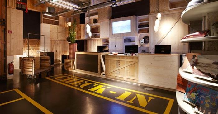 Check-in Bereich 25hours Hotel Hamburg HafenCity