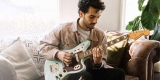 90% Fender Play Gutschein: Jahresabo für 20,82€ – Gitarre spielen lernen (per App oder Webseite)